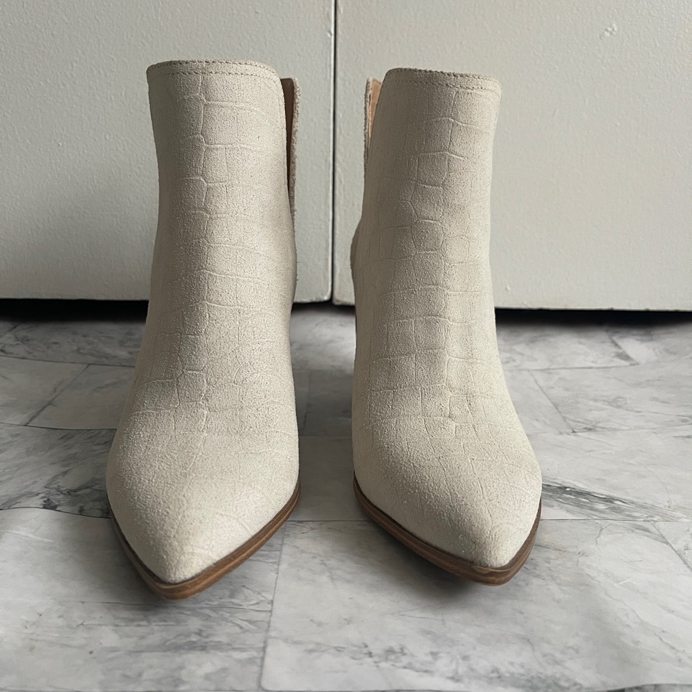 Steve Madden - White Suede Boots - 8